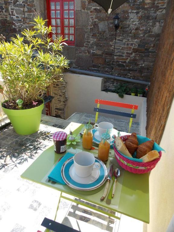 Chambre Du Retour En Enfance - Abdl Dol-de-Bretagne Exterior foto